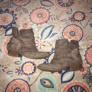 Mudd Heeled Tan Suede Booties